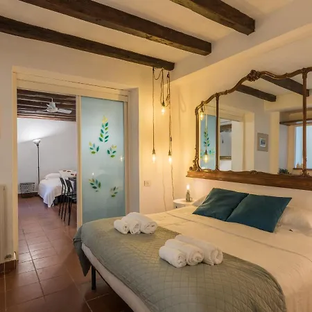The Rent - Lovely One-bedroom In Trastevere District Apartment Rome