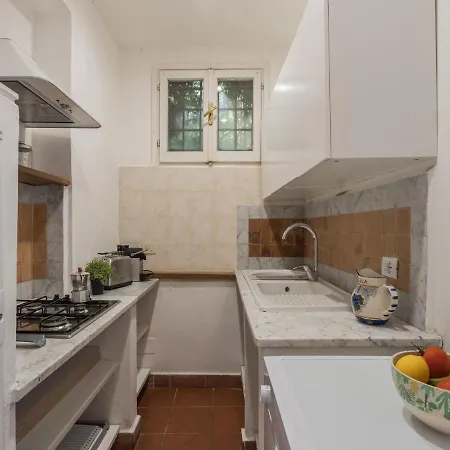 The Rent - Lovely One-bedroom In Trastevere District *